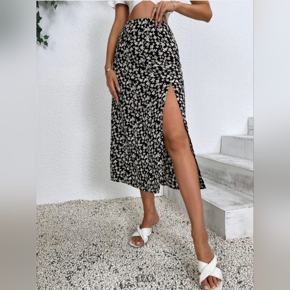 SHEIN Dresses & Skirts - Shein Ditsy Floral Split Thigh Skirt